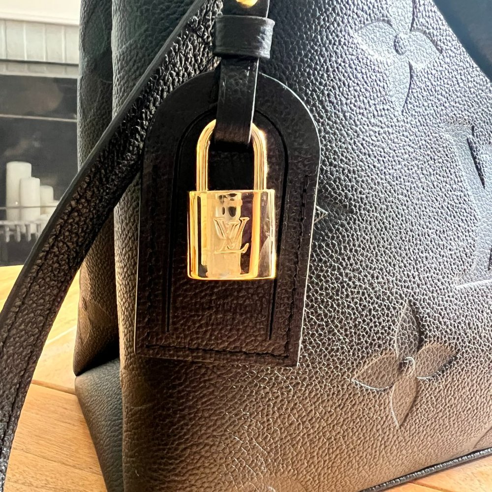 Louis Vuitton - Picture 6 of 7